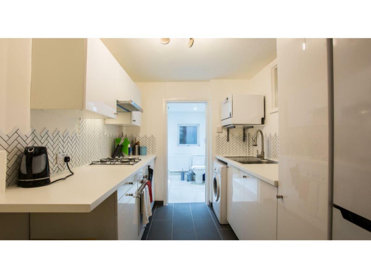Elegant 1bdr W/private Garden In Vibrant